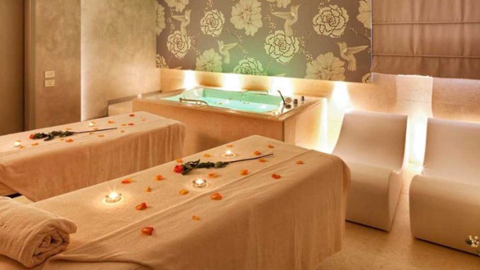 Red Wine Luxury Spa Sector-8 Chandigarh