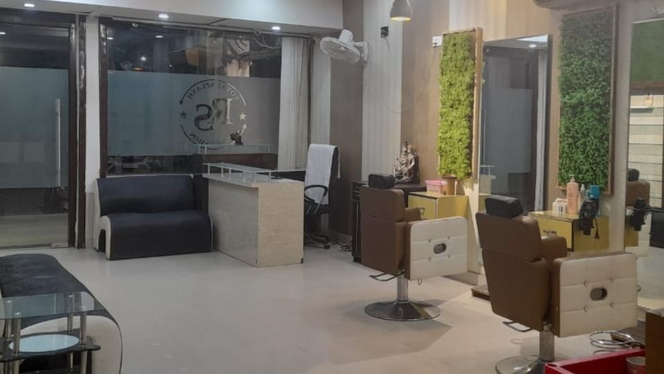 Royal Splash Beauty Salon and Academy Sector-5 Panchkula