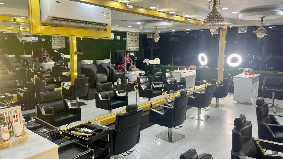 aj-luxury-salon-sector-44d-chandigarh