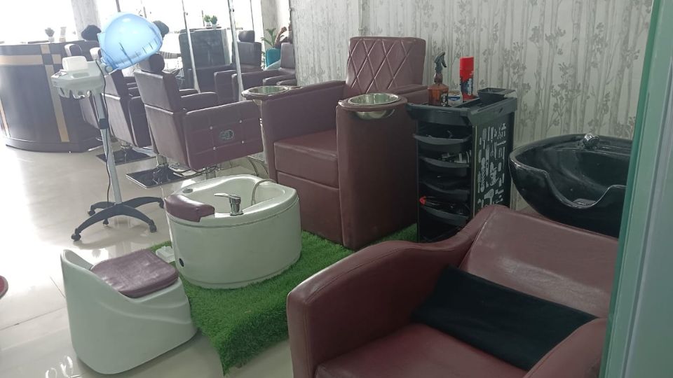 JPs Salon and Academy Sector 127 KHARAR