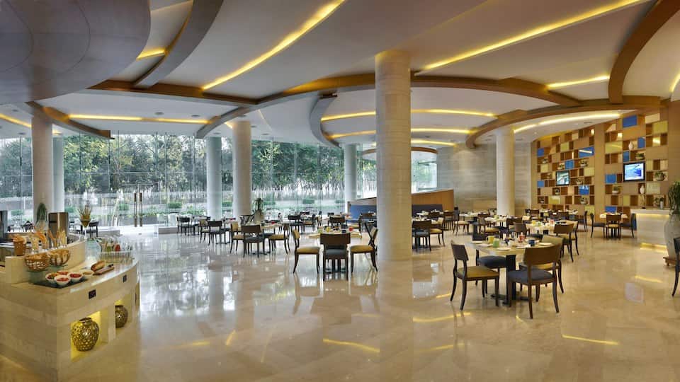 24/7 Restaurant - The LaLiT